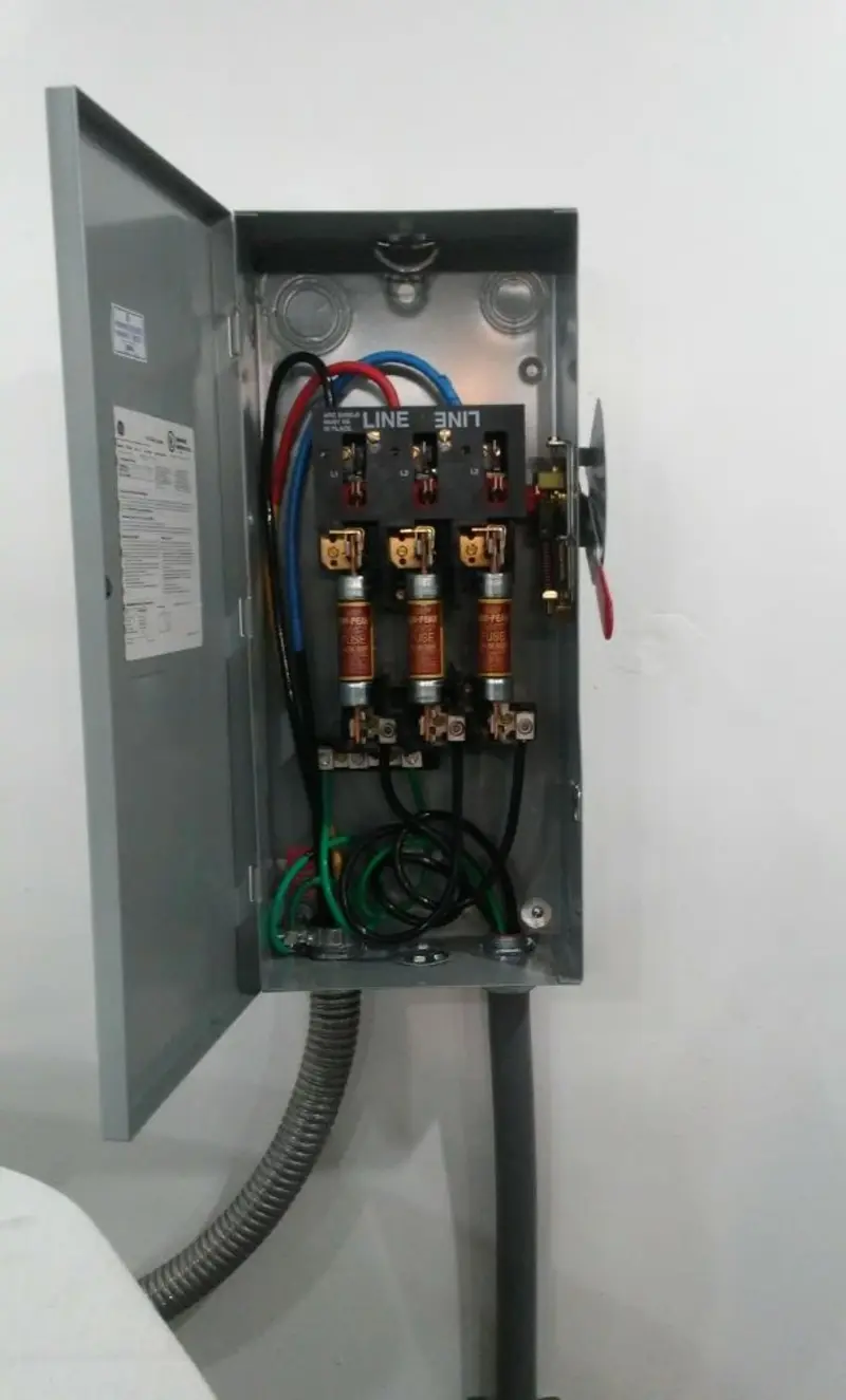 Three-phase disconnect switch installed for Smoke Detector Installation in Handy