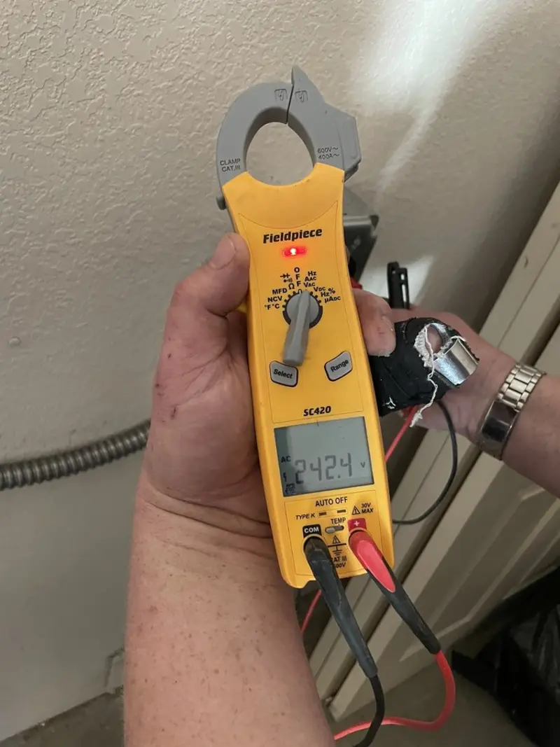 Voltage testing with clamp meter during Aluminum Wiring Replacement in Handy